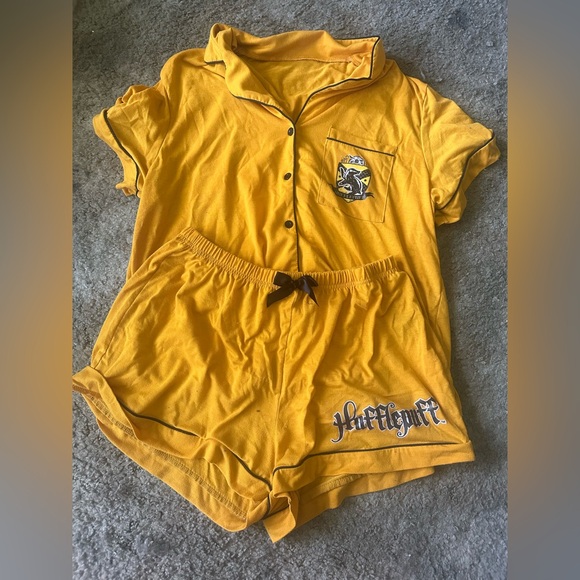 Harry Potter Hufflepuff Sleep Set 😴 - Picture 5 of 5